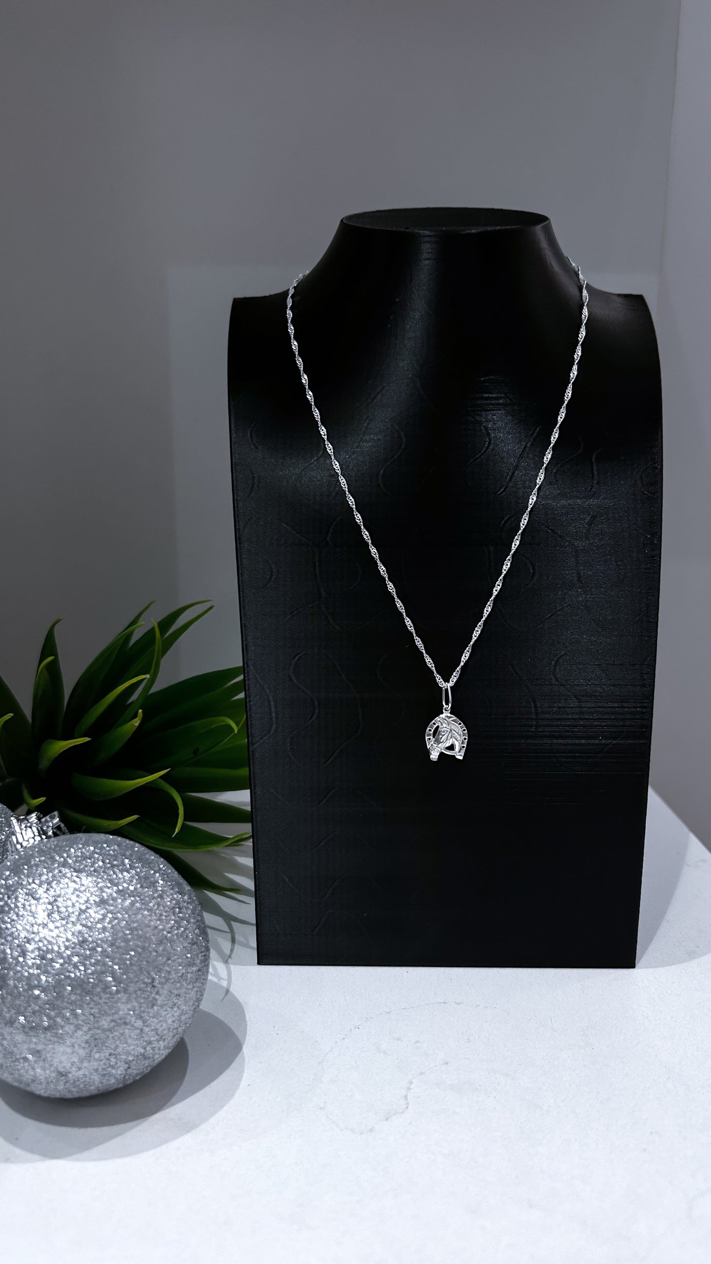 Colar Ferradura com Cavalo