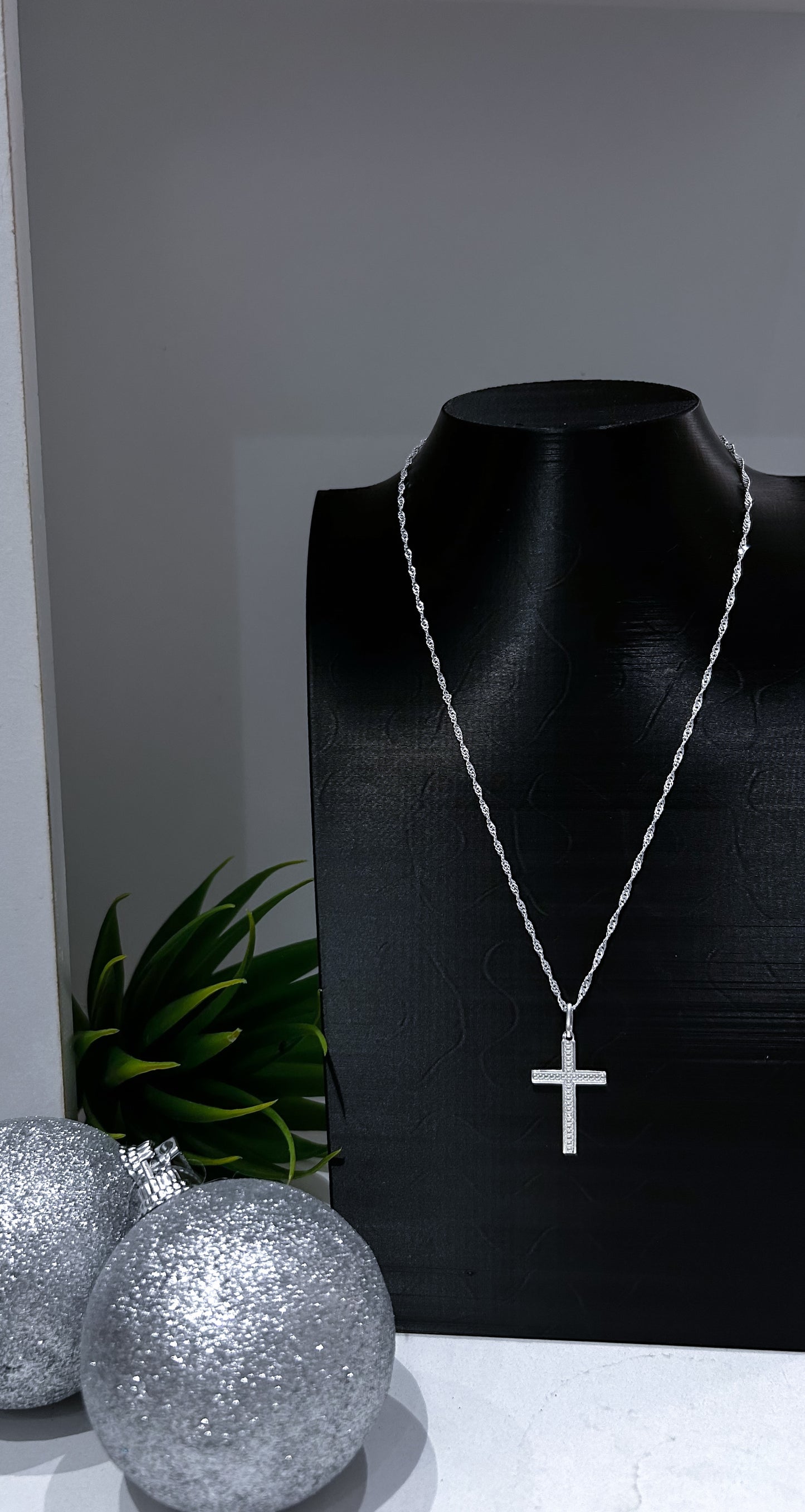 Colar Crucifixo Cravejado