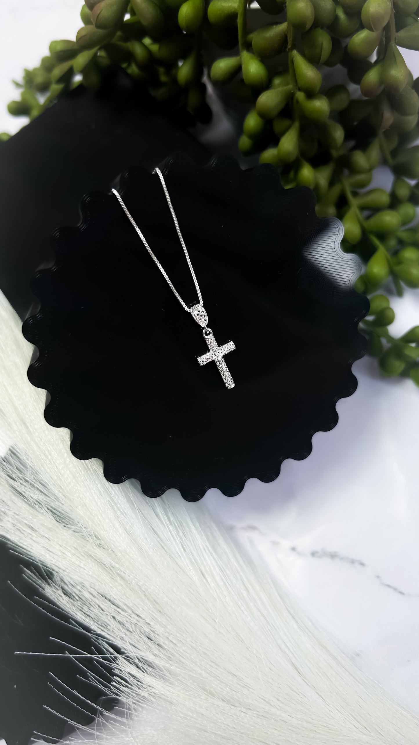 Colar Crucifixo Vazado